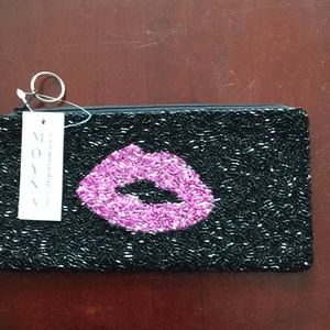 Beaded clutch purse